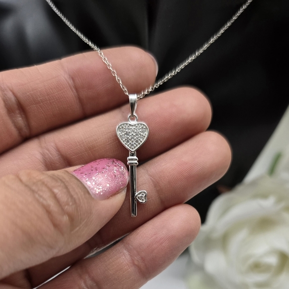 ♥️ KEY STERLING SILVER NECKLACE - Picture 4 of 4